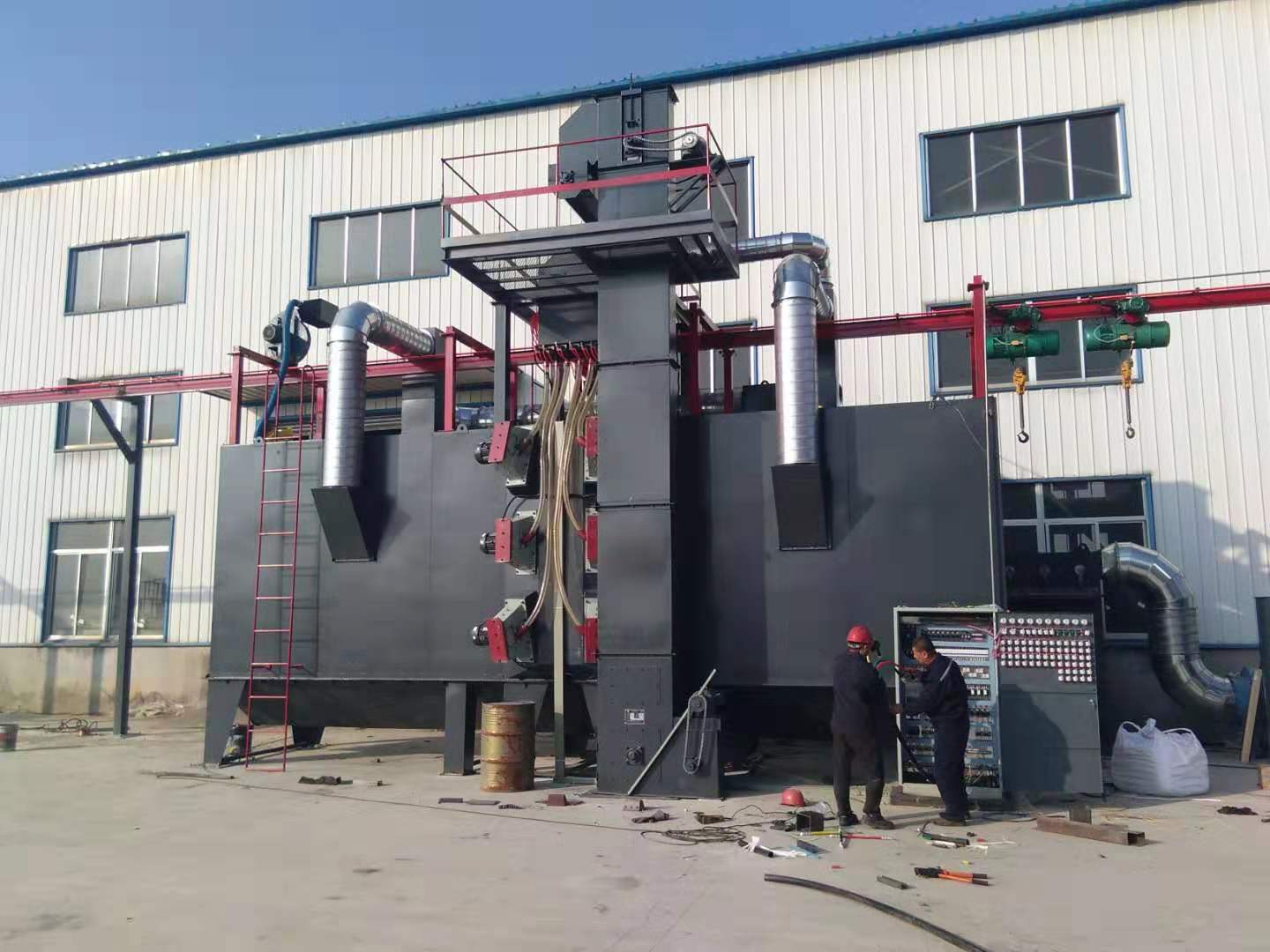 吊鈎通過式抛丸機使用現場